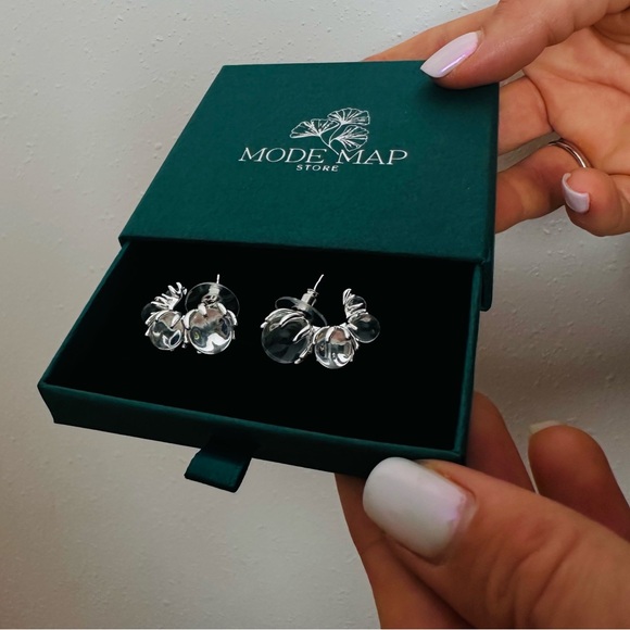 C-shaped Transparent Round Bead Earrings Silver Color - Picture 6 of 7